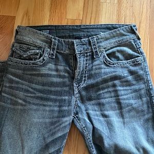 BRAND NEW, worn once for 5 hours. Grey color, W29, relaxed straight